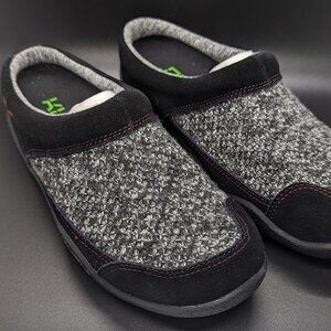 KURU - 8.5 Draft House Slippers NEW!